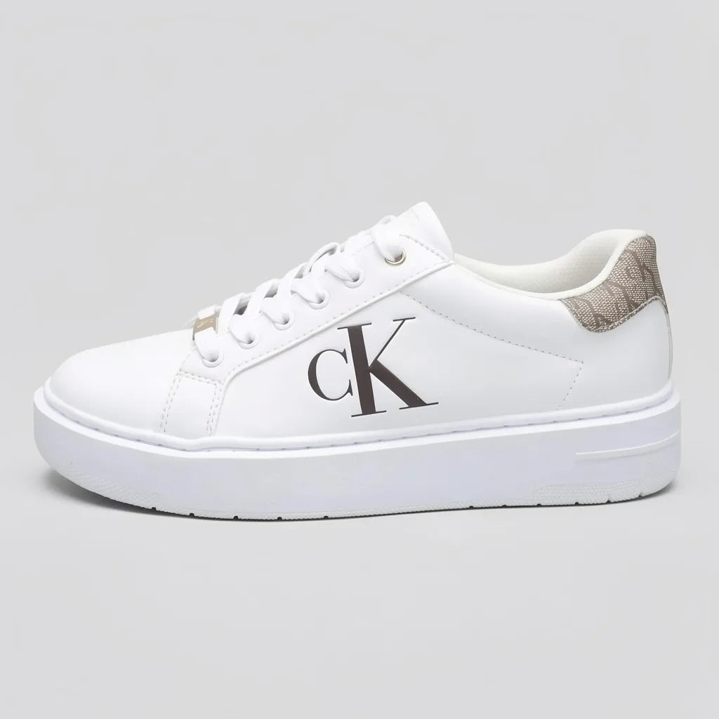 Calvin Klein Tenis Plataforma Blanco Diseño CK Café/ Beige Talón Suela Blanca | Photo Studio AI | 2