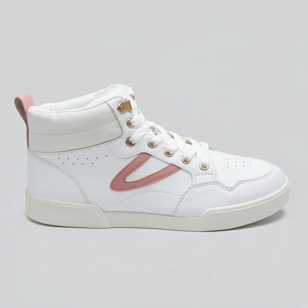 Tretorn Tenis High Top Blanco Detalles Rosado Lateral, Lengüeta y talón Suela Blanca | Photo Studio AI | 1