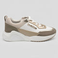 Bebe Tenis Deportivo/ Casual Blanco Detalles Dorado Todo Suela Blanca | Photo Studio AI | 1