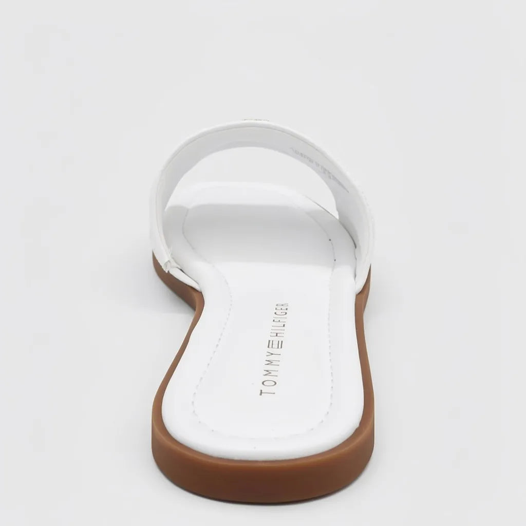 Tommy Sandalia Slip On Blanco Placa Dorado Empeine Suela Café | Photo Studio AI | 4