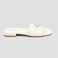 Calvin Klein Sandalia Slip On Blanco hueso Placa Dorado Empeine Suela Blanca/ café | Photo Studio AI | 1