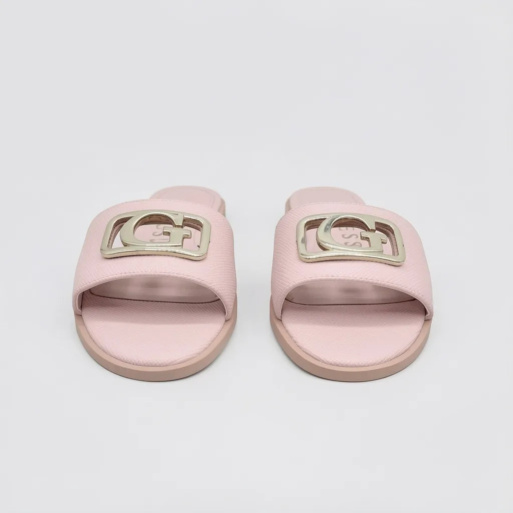 Guess Sandalia Slip On Rosado Placa Dorado Empeine Suela Rosada | Photo Studio AI | 5