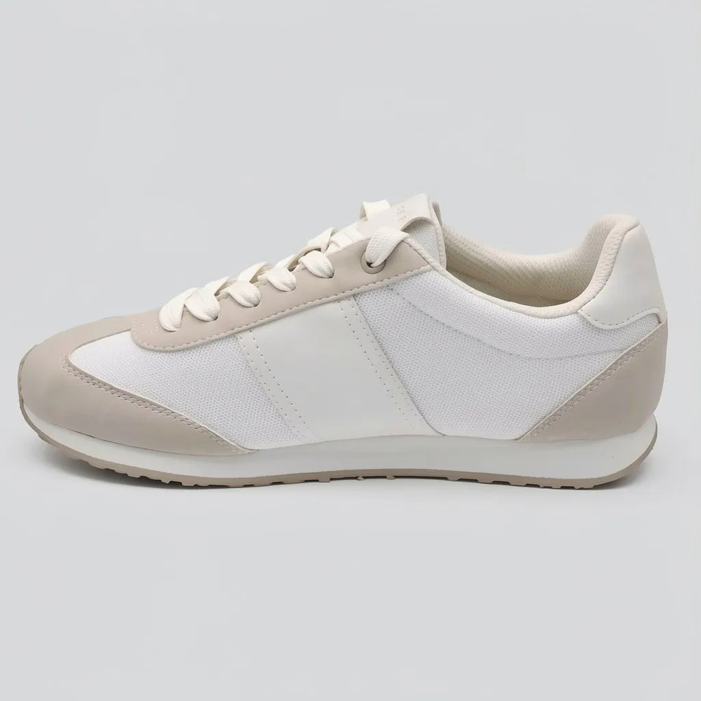 Tommy Tenis Deportivo/ Casual Blanco hueso Franjas / Lineas Cuero Beige Lateral y Talón Suela Blanco Hueso | Photo Studio AI | 2