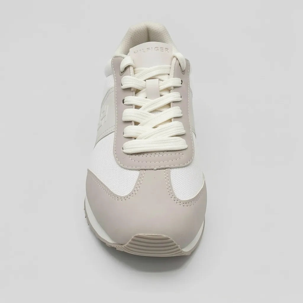 Tommy Tenis Deportivo/ Casual Blanco hueso Franjas / Lineas Cuero Beige Lateral y Talón Suela Blanco Hueso | Photo Studio AI | 3