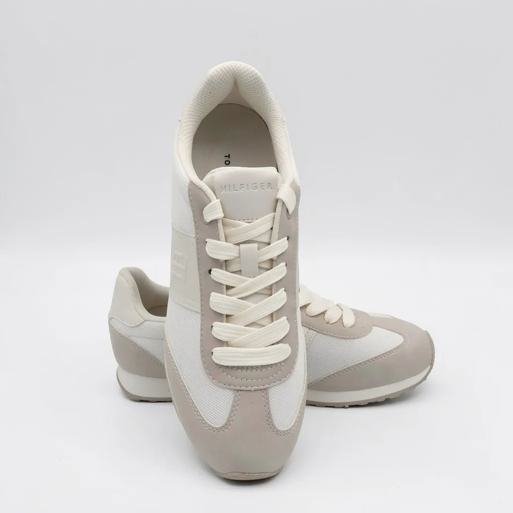 Tommy Tenis Deportivo/ Casual Blanco hueso Franjas / Lineas Cuero Beige Lateral y Talón Suela Blanco Hueso | Photo Studio AI | 5