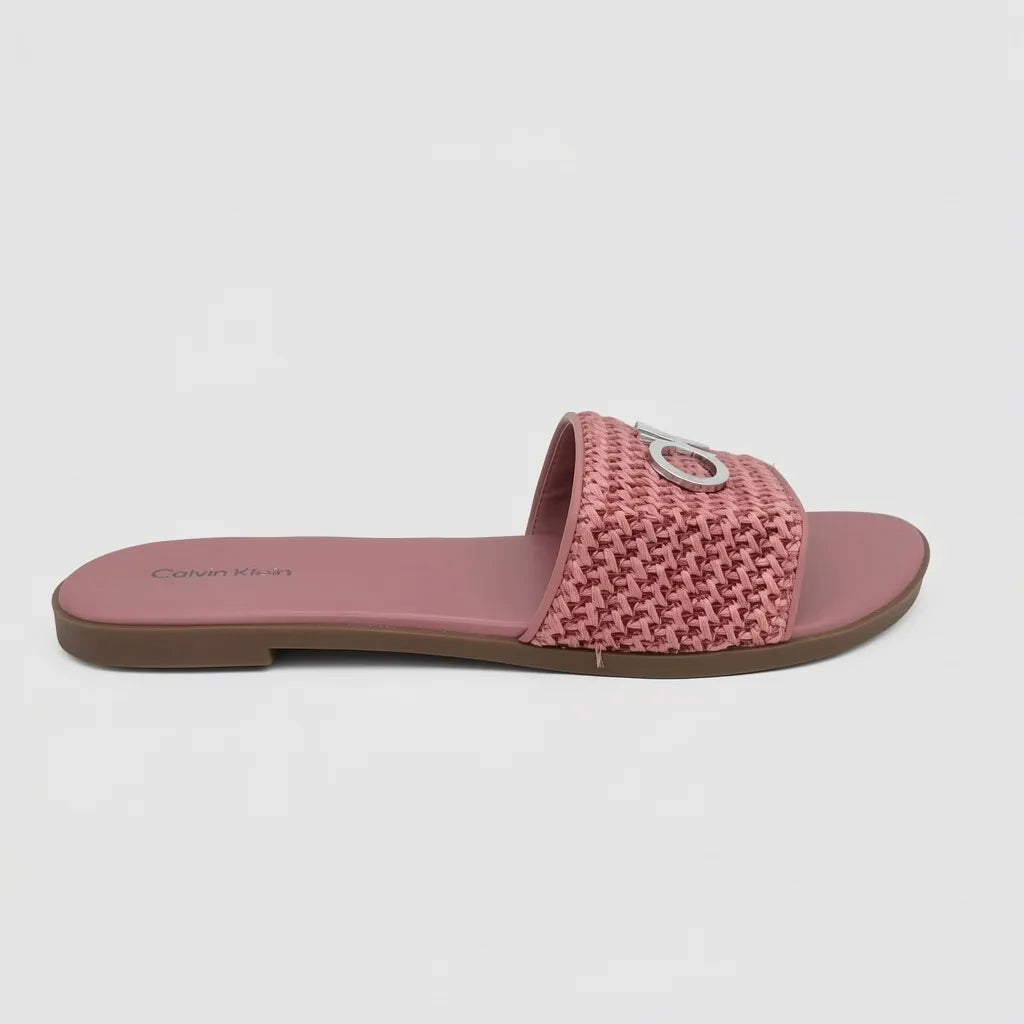Calvin Klein Sandalia Slip On Palo Rosa Logo Plateado Empeine Suela Café | Photo Studio AI | 1