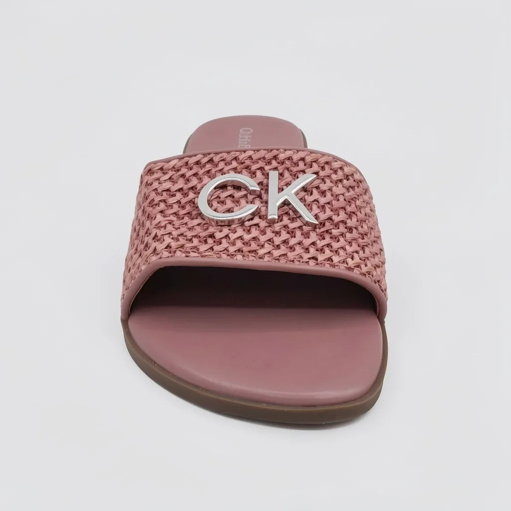 Calvin Klein Sandalia Slip On Palo Rosa Logo Plateado Empeine Suela Café | Photo Studio AI | 3
