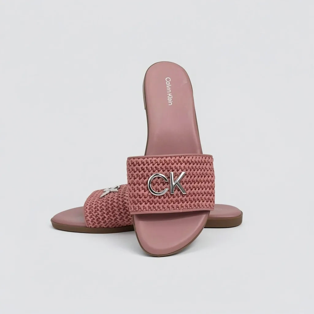 Calvin Klein Sandalia Slip On Palo Rosa Logo Plateado Empeine Suela Café | Photo Studio AI | 5