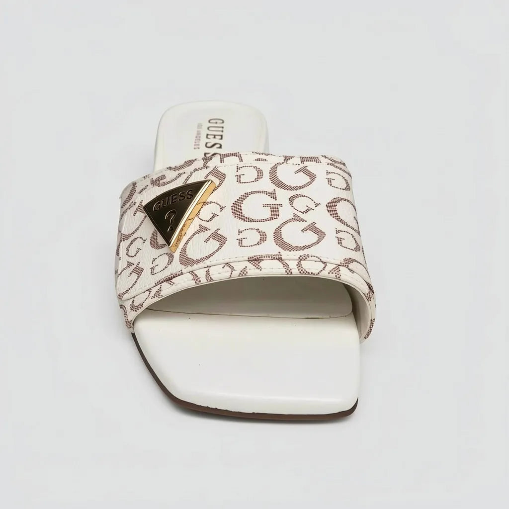 Guess Sandalia Slip On Blanco hueso Estampado G Café Claro Empeine Suela Blanco Hueso/ Café | Photo Studio AI | 3