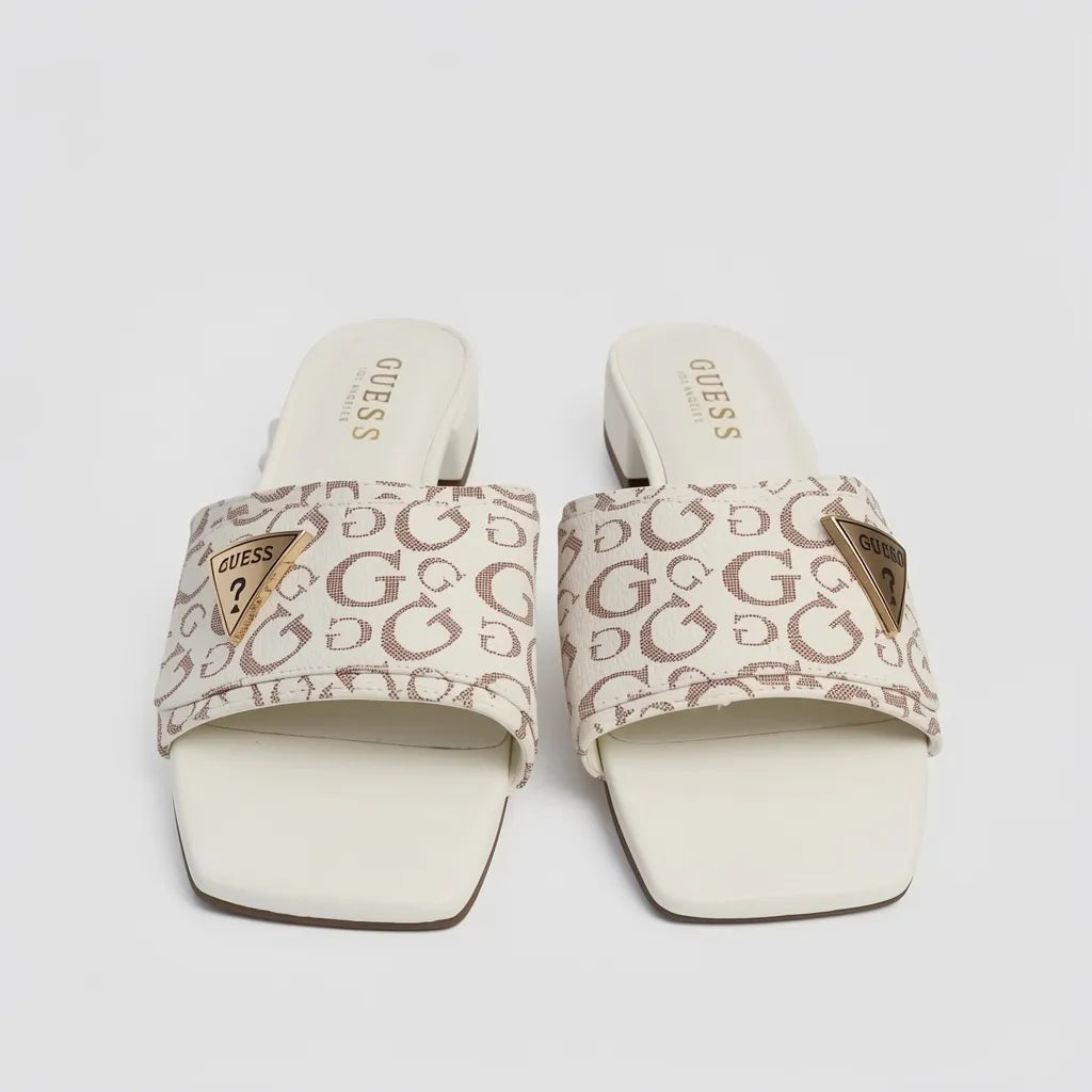 Guess Sandalia Slip On Blanco hueso Estampado G Café Claro Empeine Suela Blanco Hueso/ Café | Photo Studio AI | 5