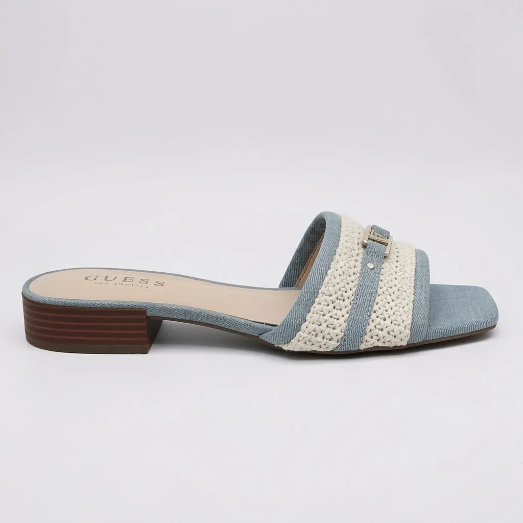 Guess Sandalia Slip On Celeste Placa Dorado Empeine Suela Café | Photo Studio AI | 1