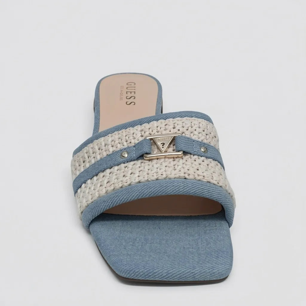 Guess Sandalia Slip On Celeste Placa Dorado Empeine Suela Café | Photo Studio AI | 3