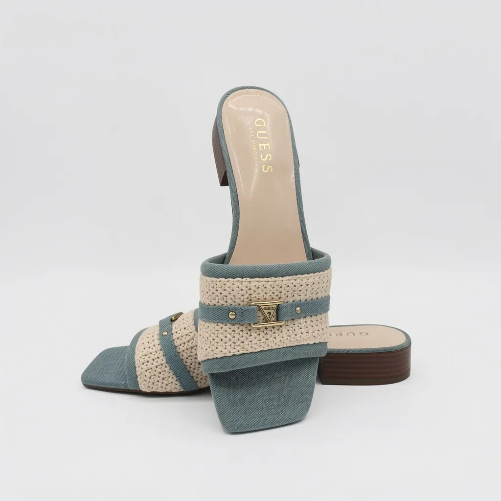 Guess Sandalia Slip On Celeste Placa Dorado Empeine Suela Café | Photo Studio AI | 5