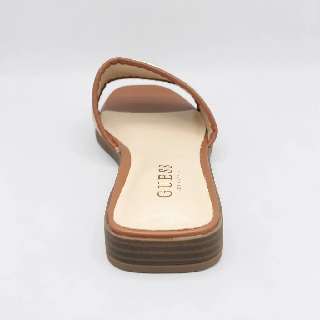 Guess Sandalia Slip On Café claro Triángulo Guess Dorado Empeine Suela Café | Photo Studio AI | 4