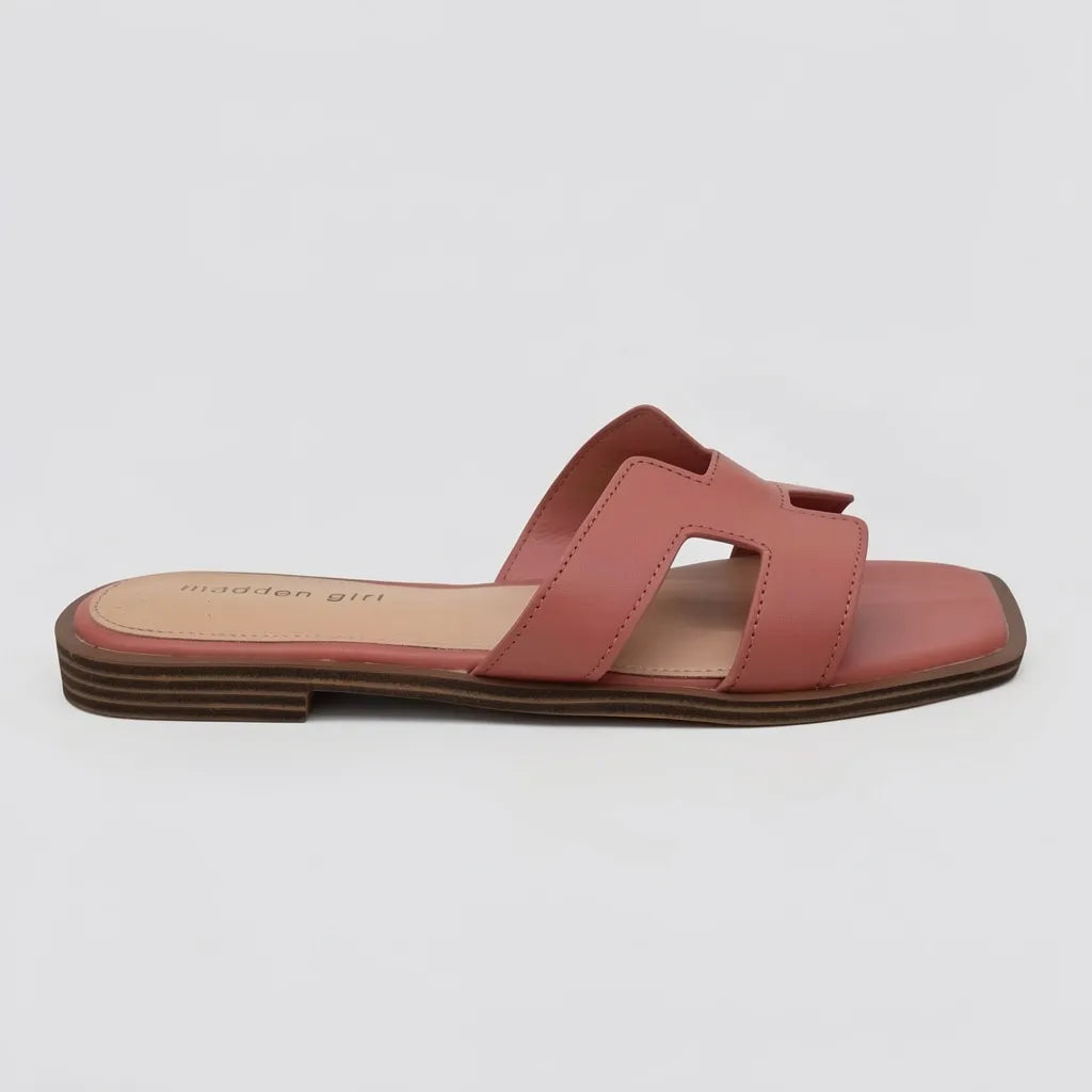 Madden Girl Sandalia Slip On Palo Rosa N/A Café Empeine Suela Café | Photo Studio AI | 1