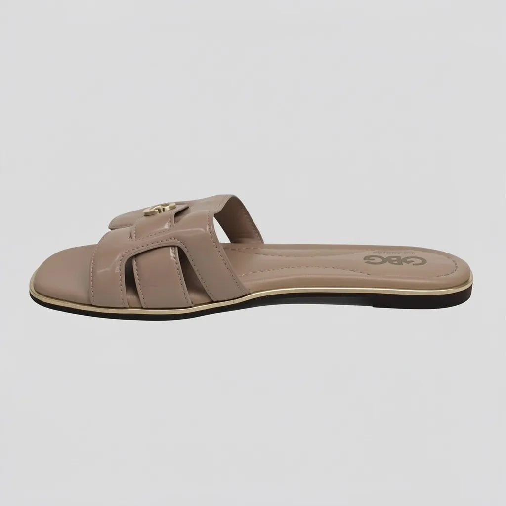 GBG Sandalia Slip On Arena Placa Dorado Empeine Suela Café oscuro/ Dorado | Photo Studio AI | 2