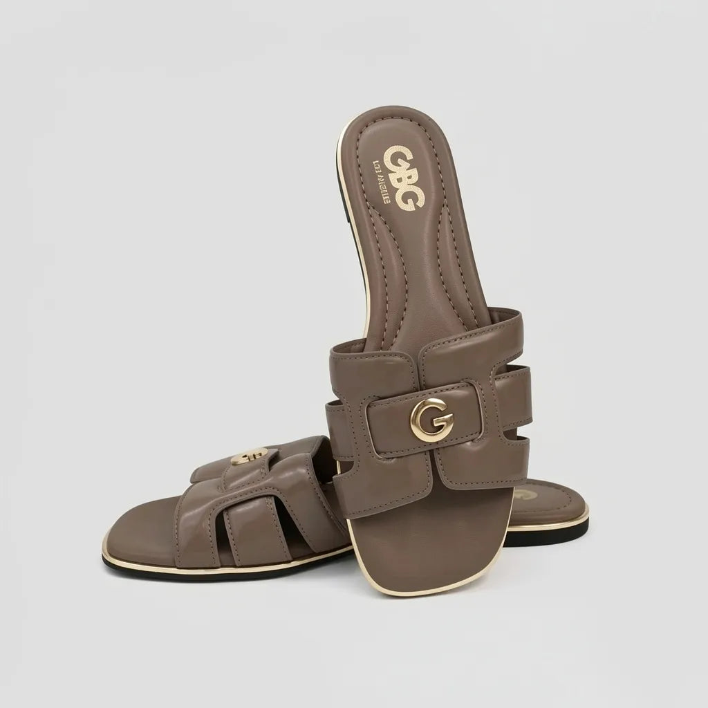 GBG Sandalia Slip On Arena Placa Dorado Empeine Suela Café oscuro/ Dorado | Photo Studio AI | 5