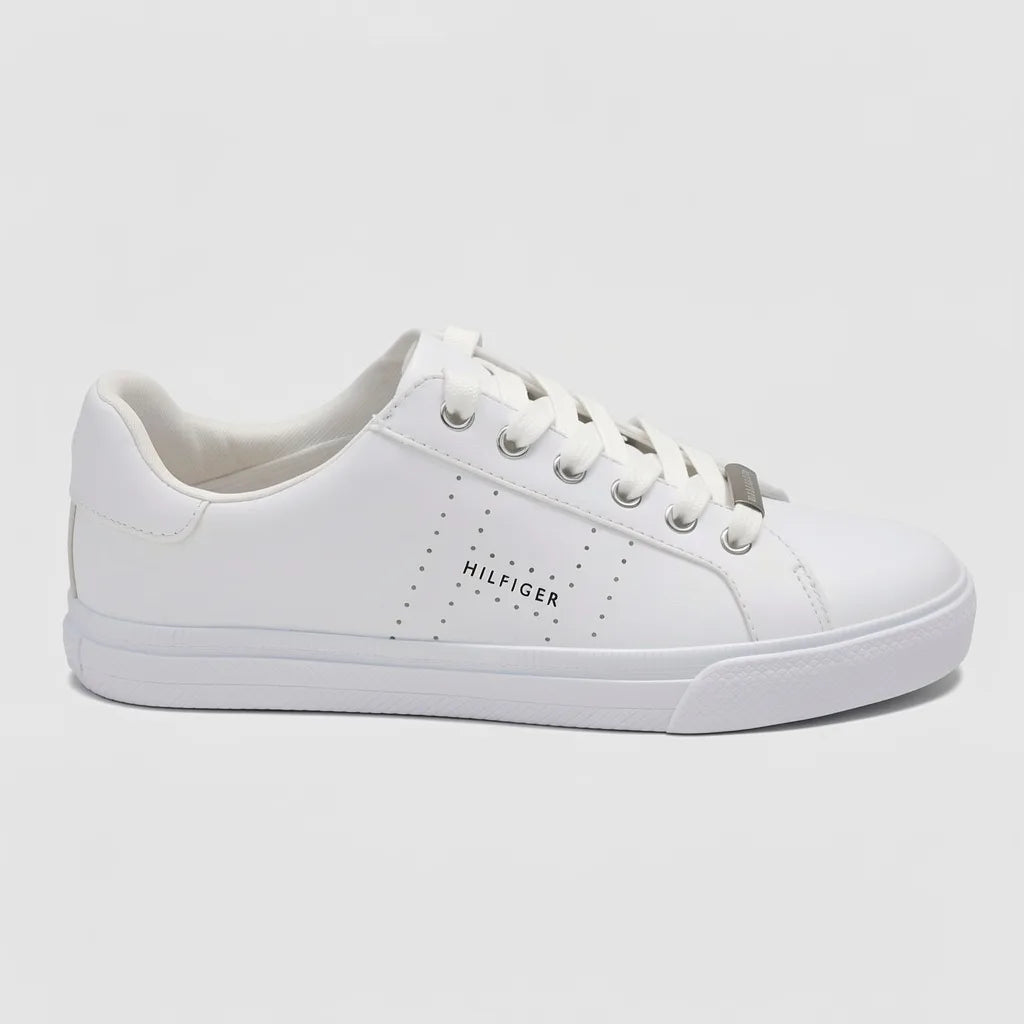 Tommy Tenis Minimal Blanco Placa Plateado Cintas Suela Blanca | Photo Studio AI | 1