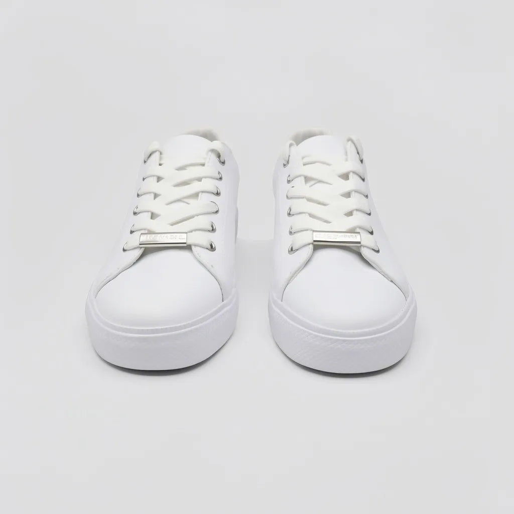 Tommy Tenis Minimal Blanco Placa Plateado Cintas Suela Blanca | Photo Studio AI | 5