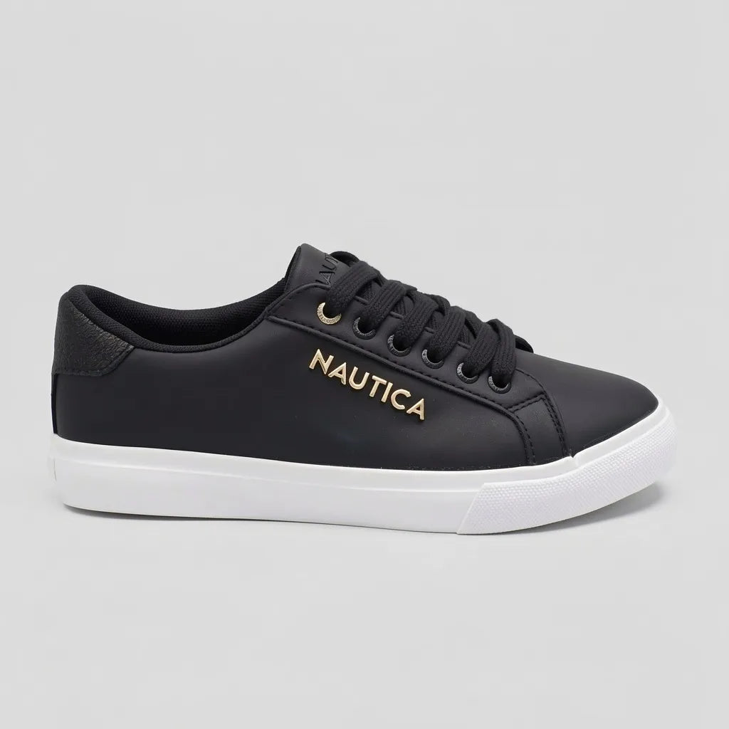 Nautica Tenis Minimal Negro Logo Dorado Lateral Suela Blanca | Photo Studio AI | 3