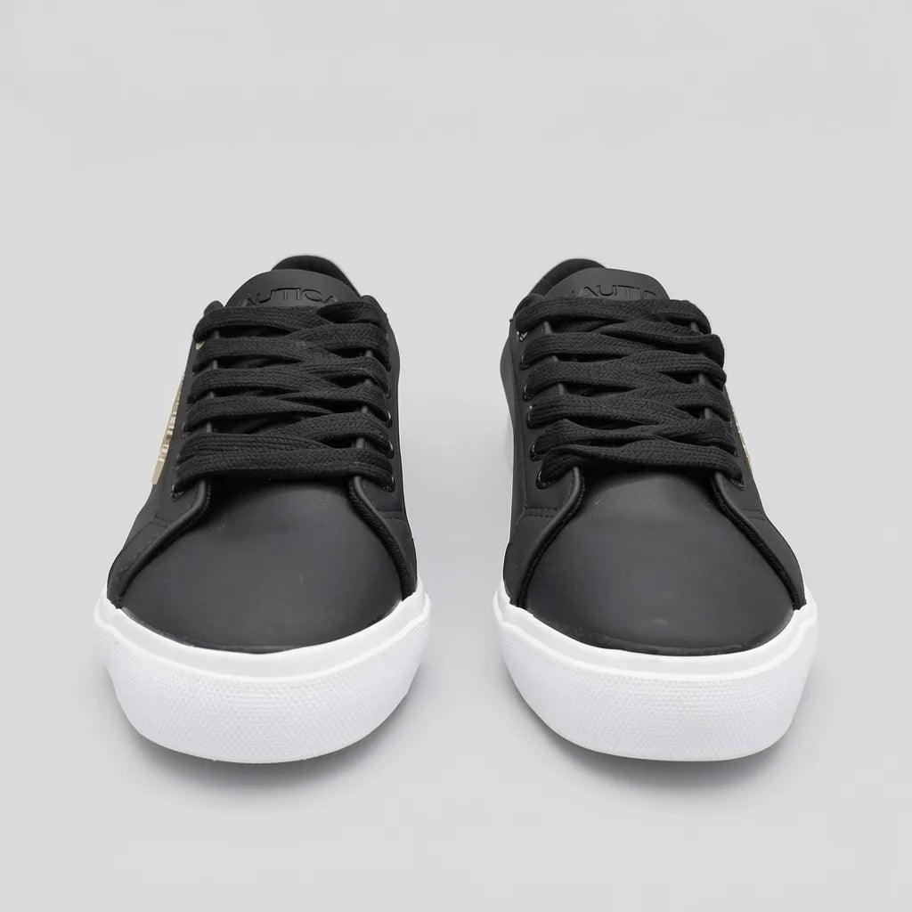 Nautica Tenis Minimal Negro Logo Dorado Lateral Suela Blanca | Photo Studio AI | 5
