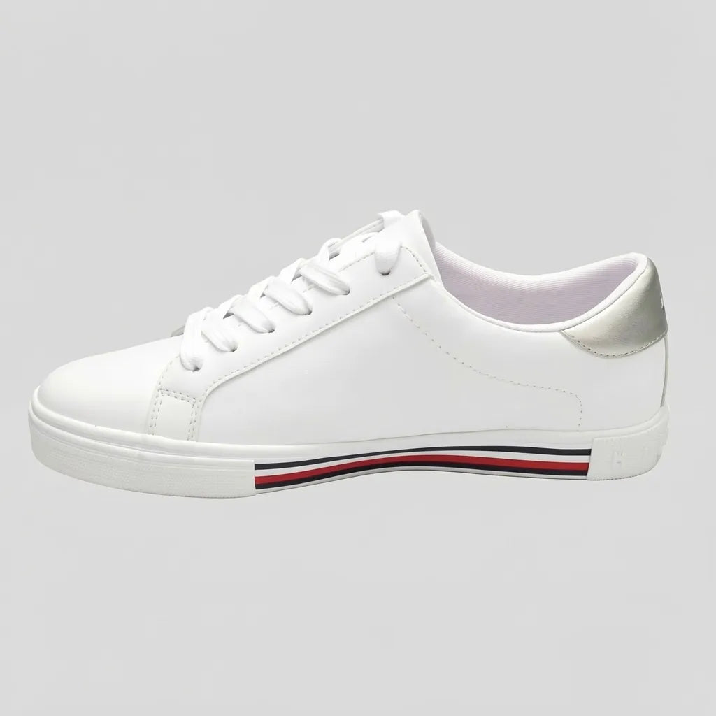 Tommy Tenis Minimal Blanco Bandera Rojo/ Azul/ Blanco Lateral Suela Blanca | Photo Studio AI | 2
