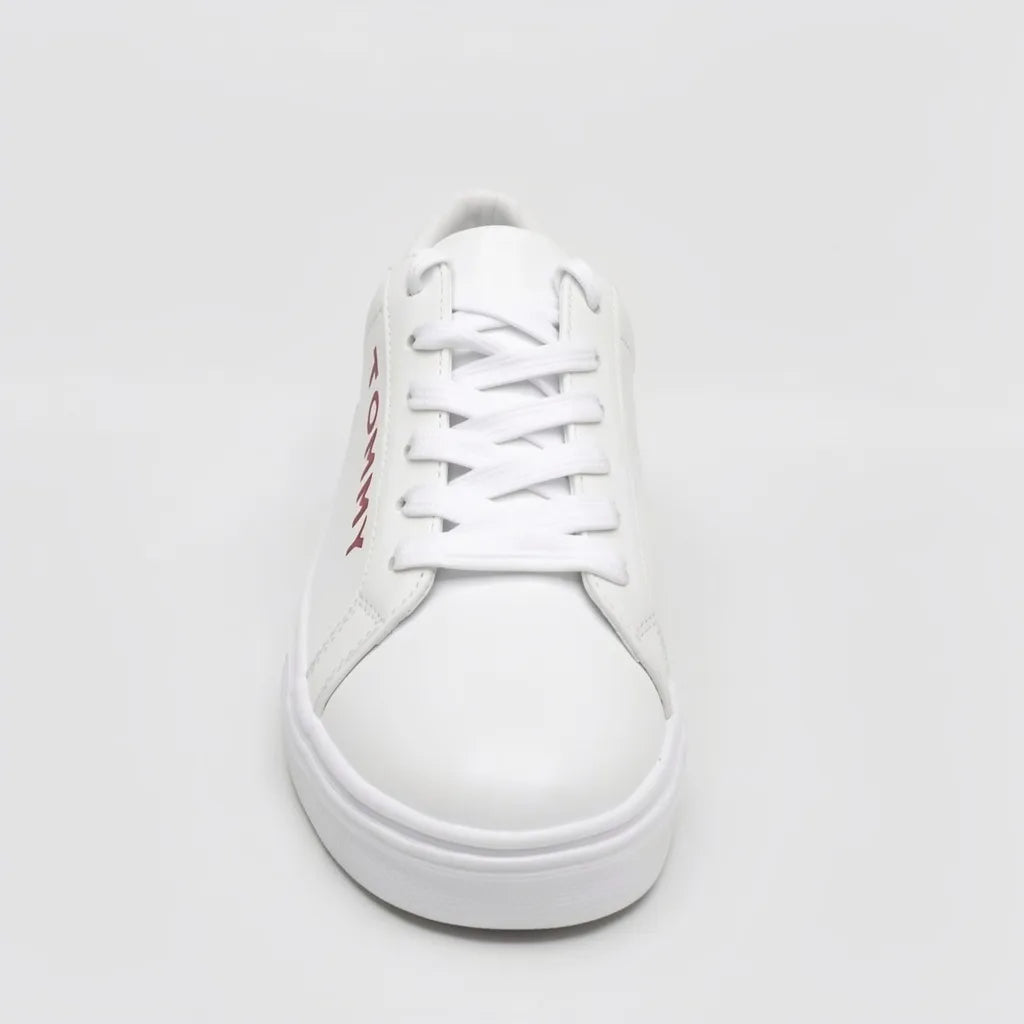Tommy Tenis Minimal Blanco Bandera Rojo/ Azul/ Blanco Lateral Suela Blanca | Photo Studio AI | 3