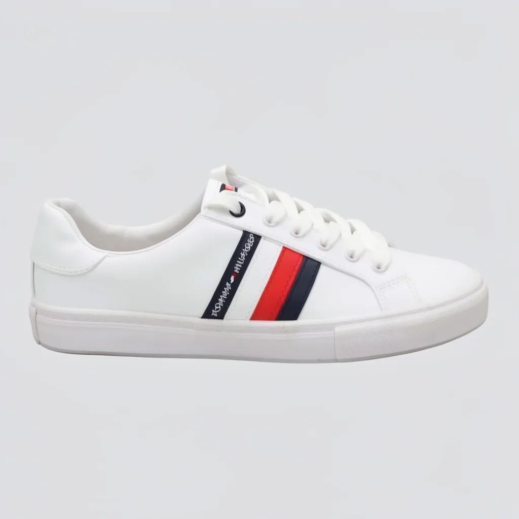 Tommy Tenis Minimal Blanco Bandera Rojo/ Azul/ Blanco Lateral Suela Blanca | Photo Studio AI | 5