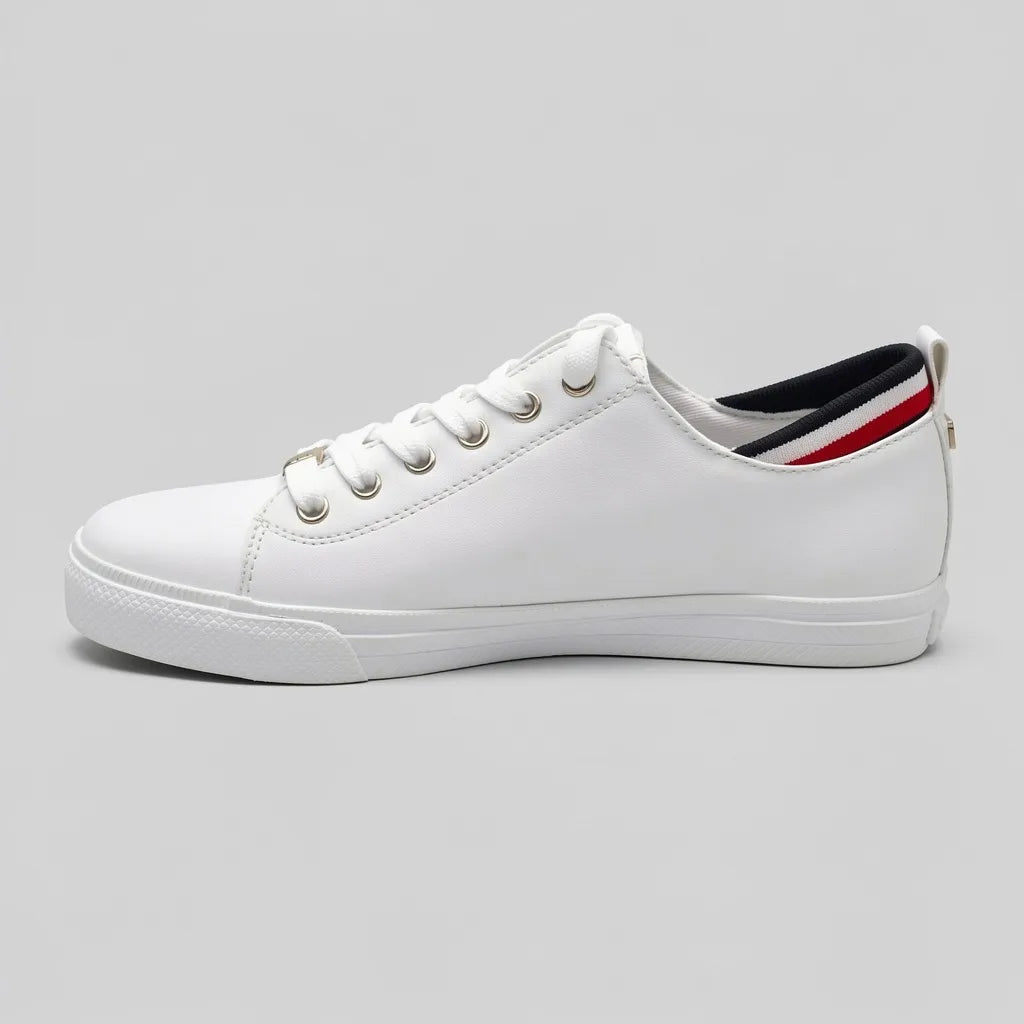 Tommy Tenis Minimal Blanco Bandera Rojo/ Azul/ Blanco Cuello Interno/ Externo Suela Blanca | Photo Studio AI | 2