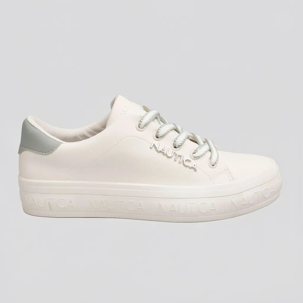 Nautica Tenis Minimal Blanco hueso Detalles Verde Pastel Talón y Cintas Suela Blanco Hueso | Photo Studio AI | 1