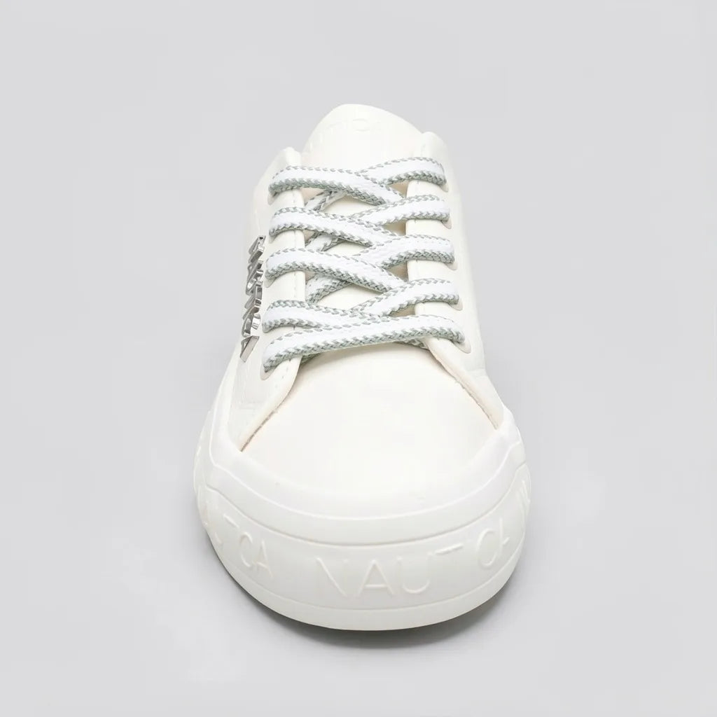 Nautica Tenis Minimal Blanco hueso Detalles Verde Pastel Talón y Cintas Suela Blanco Hueso | Photo Studio AI | 3