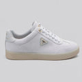 Guess Tenis Minimal Gris Detalles Dorado Lateral, Lengüeta y talón Suela Café Claro | Photo Studio AI | 1