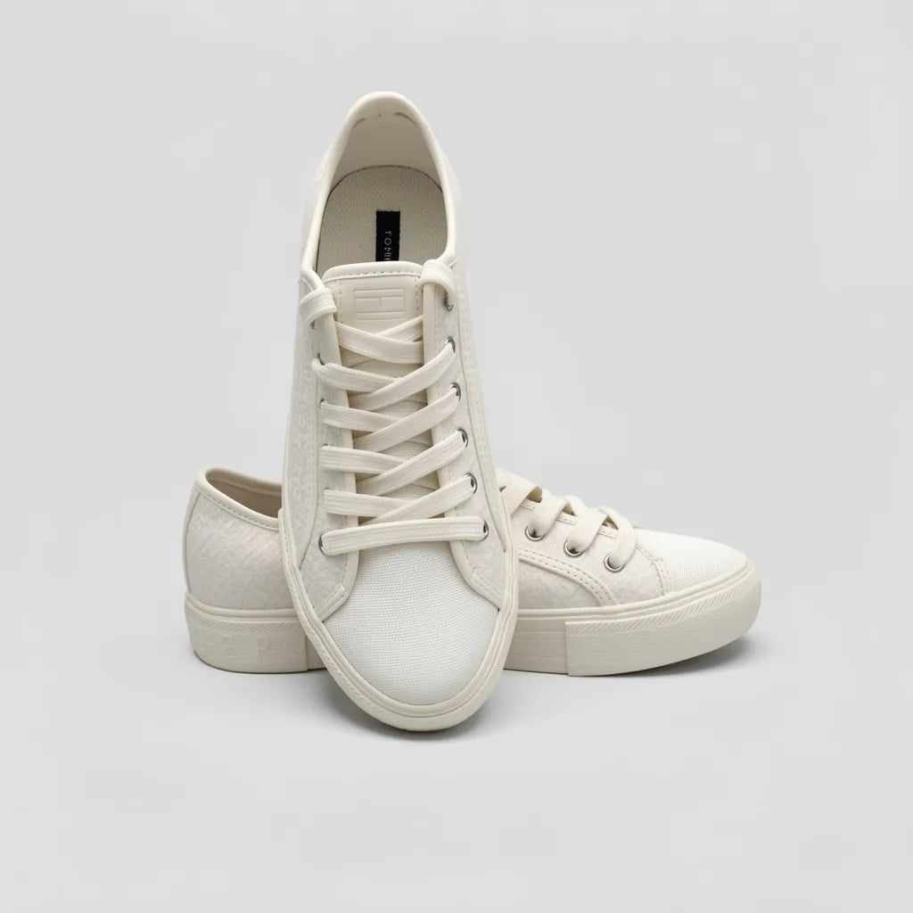 Tommy Tenis Minimal Crema Bordado TH N/A Todo Suela Crema | Photo Studio AI | 5