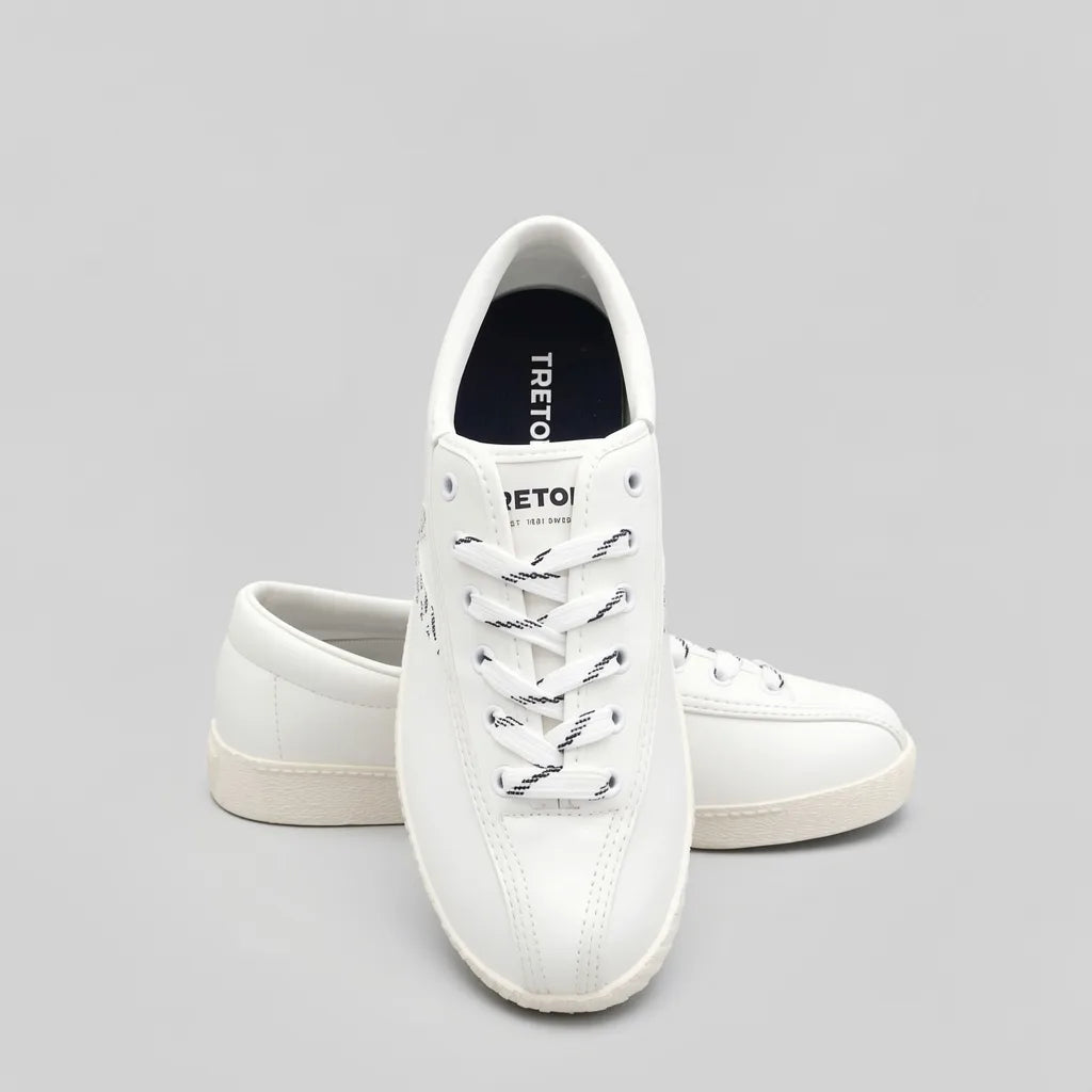 Tretorn Tenis Minimal Blanco hueso Diseño Azul Marino Lateral Suela Crema | Photo Studio AI | 5