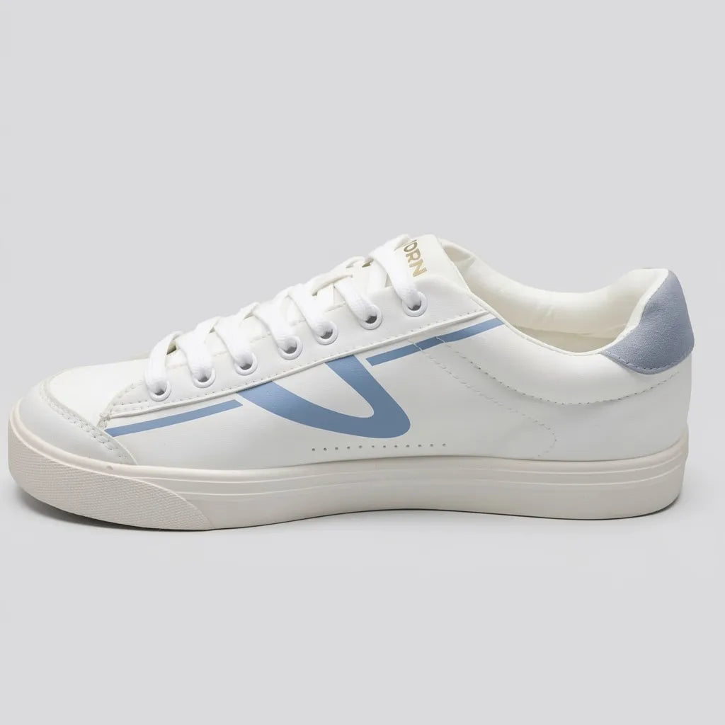 Tretorn Tenis Minimal Blanco hueso Detalles Celeste Lateral y Talón Suela Blanco Hueso | Photo Studio AI | 2