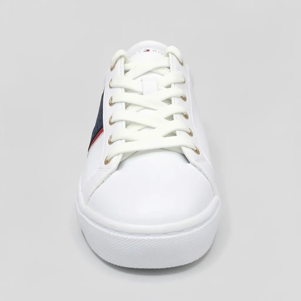 Tommy Tenis Minimal Blanco Estampado TH Rojo/ Azul Lateral y Talón Suela Blanca | Photo Studio AI | 3