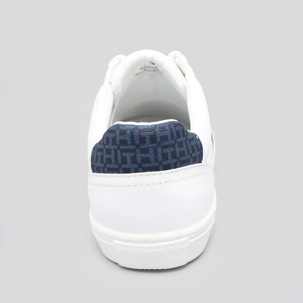 Tommy Tenis Minimal Blanco Estampado TH Rojo/ Azul Lateral y Talón Suela Blanca | Photo Studio AI | 4