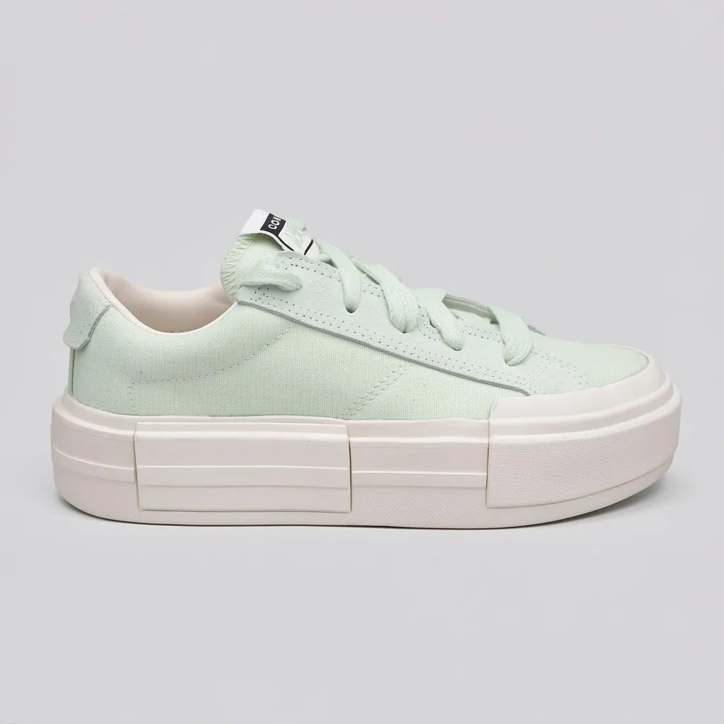 Converse Tenis Plataforma Verde Menta Logo Blanco/ Negro Lengüeta Suela Blanco Hueso | Photo Studio AI | 1