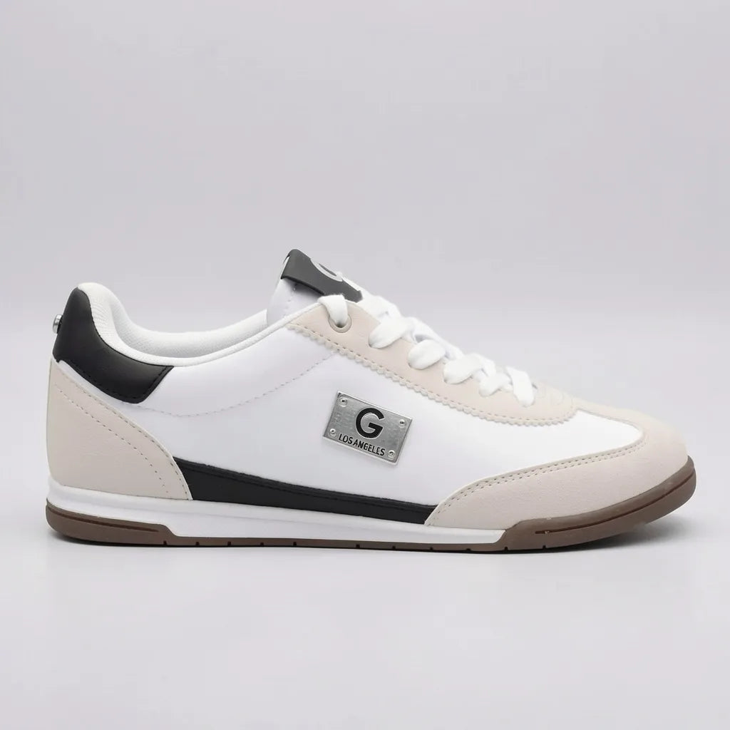 GBG Tenis Urbano Blanco Detalles Cuero Negro Lateral y Talón Suela Blanca/ café | Photo Studio AI | 1