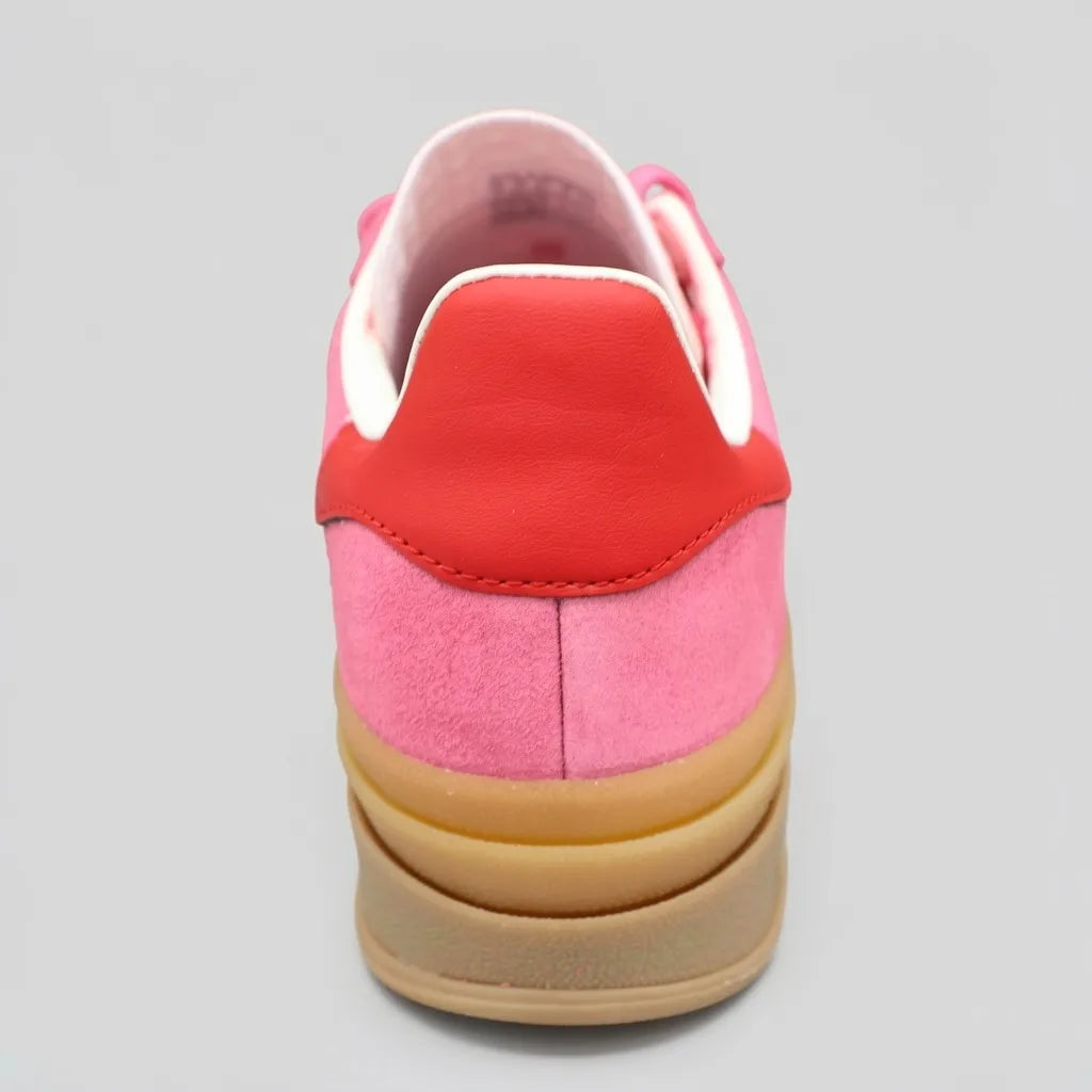 Adidas Tenis Plataforma Fucsia Franjas / Lineas Rojo Lateral y Talón Suela Café | Photo Studio AI | 4