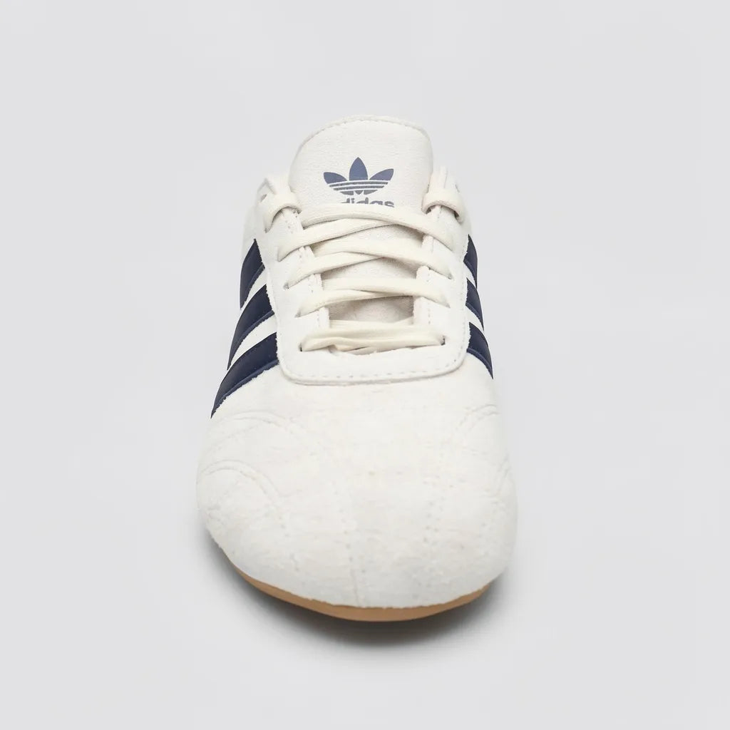 Adidas Tenis Urbano Beige Franjas / Lineas Azul Marino Lateral y Talón Suela Blanca/ café | Photo Studio AI | 3