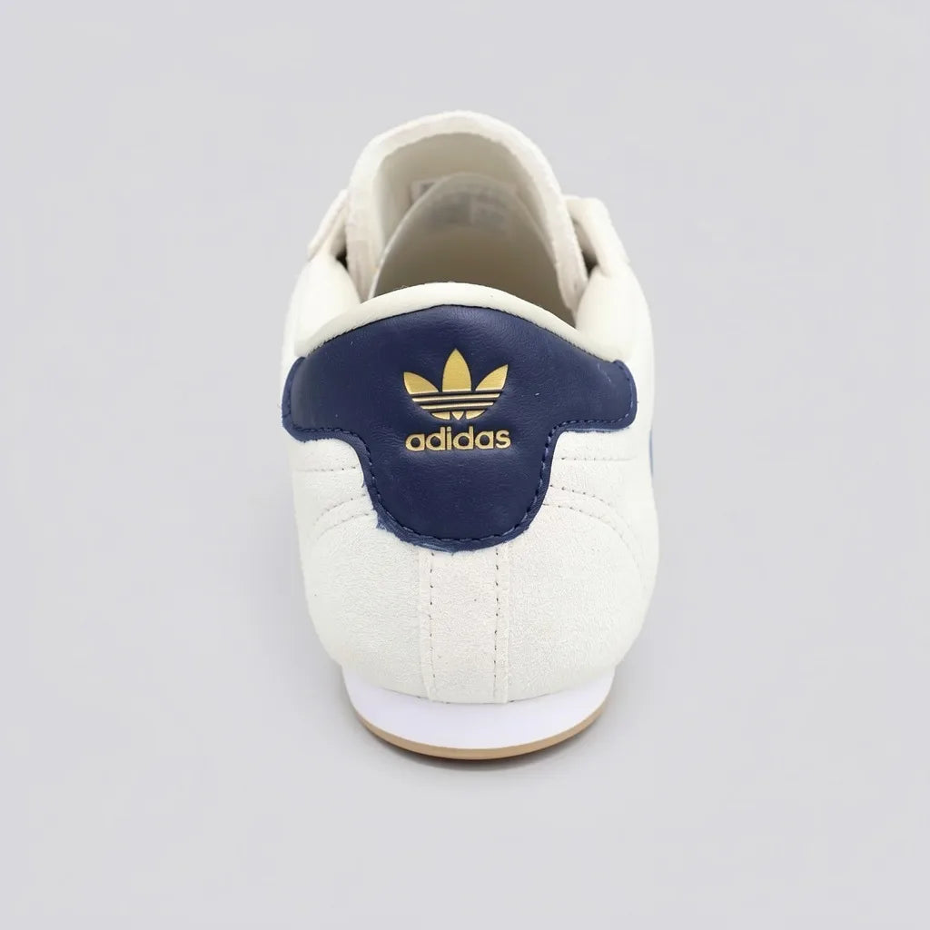Adidas Tenis Urbano Beige Franjas / Lineas Azul Marino Lateral y Talón Suela Blanca/ café | Photo Studio AI | 4