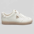 Guess Tenis Minimal Blanco hueso Triángulo Guess Dorado Lateral Suela Café Claro | Photo Studio AI | 1