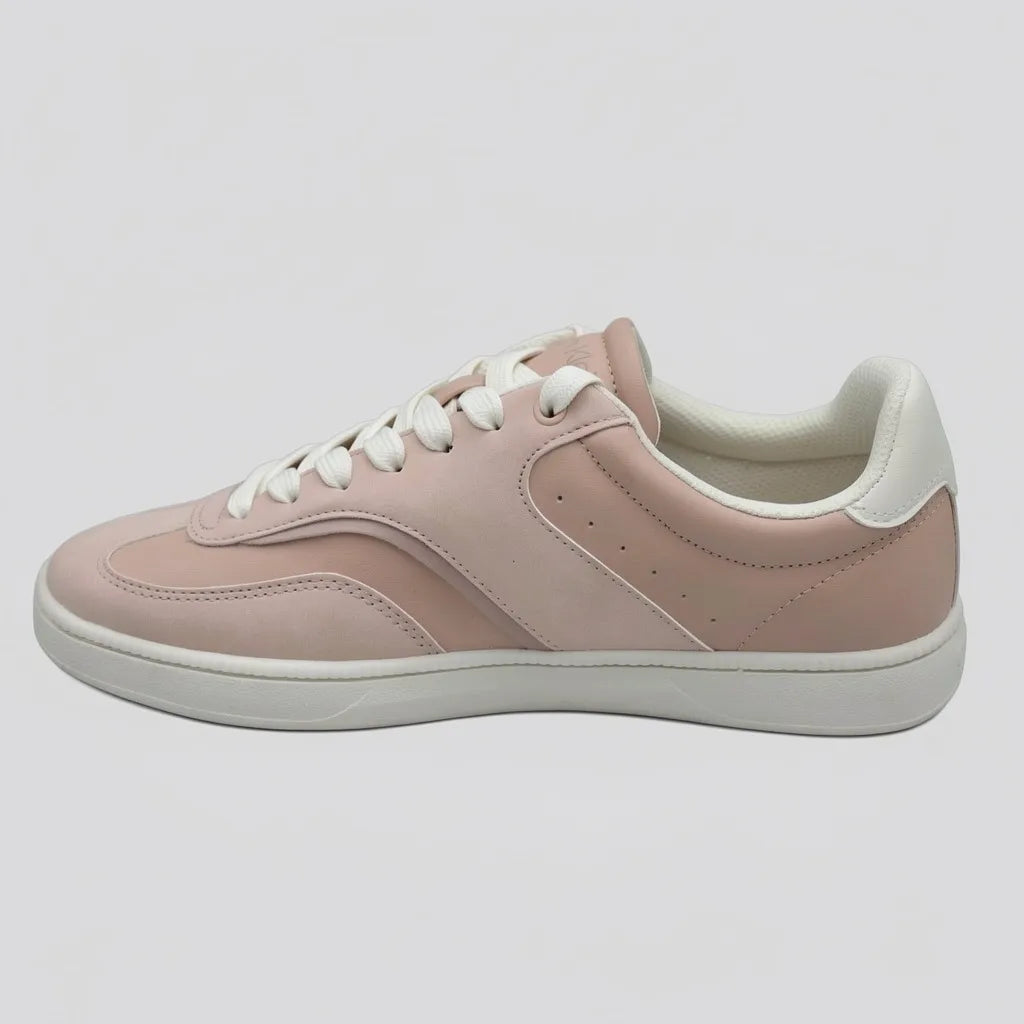 Calvin Klein Tenis Minimal Rosado Detalles Blanco Hueso Talón y Cintas Suela Blanco Hueso | Photo Studio AI | 2