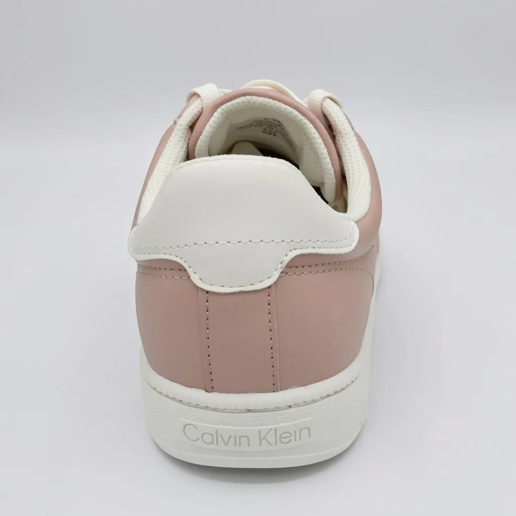 Calvin Klein Tenis Minimal Rosado Detalles Blanco Hueso Talón y Cintas Suela Blanco Hueso | Photo Studio AI | 4