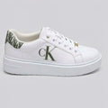 Calvin Klein Tenis Plataforma Blanco Detalles Verde Oscuro Lateral y Talón Suela Blanca | Photo Studio AI | 1