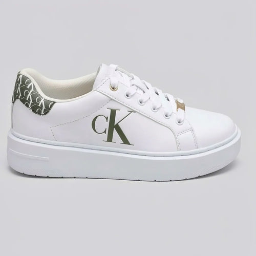 Calvin Klein Tenis Plataforma Blanco Detalles Verde Oscuro Lateral y Talón Suela Blanca | Photo Studio AI | 1