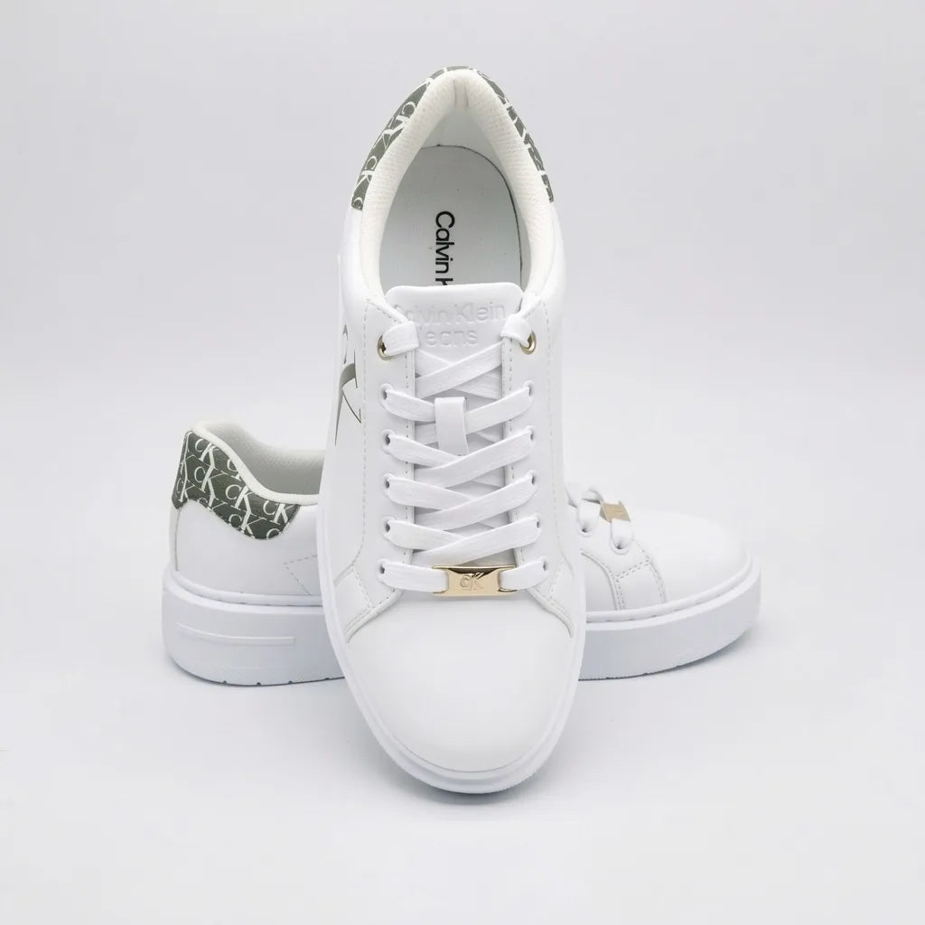 Calvin Klein Tenis Plataforma Blanco Detalles Verde Oscuro Lateral y Talón Suela Blanca | Photo Studio AI | 5