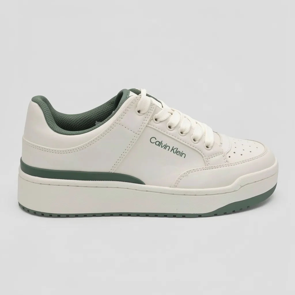 Calvin Klein Tenis Plataforma Blanco hueso Detalles Verde Oscuro Lateral y cuello interno Suela Blanco Hueso/ Verde | Photo Studio AI | 1