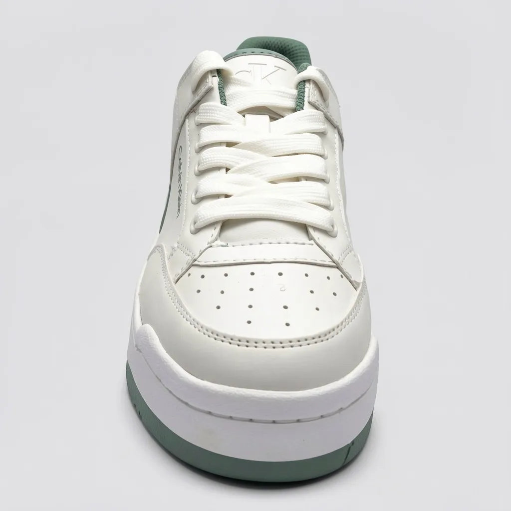 Calvin Klein Tenis Plataforma Blanco hueso Detalles Verde Oscuro Lateral y cuello interno Suela Blanco Hueso/ Verde | Photo Studio AI | 3